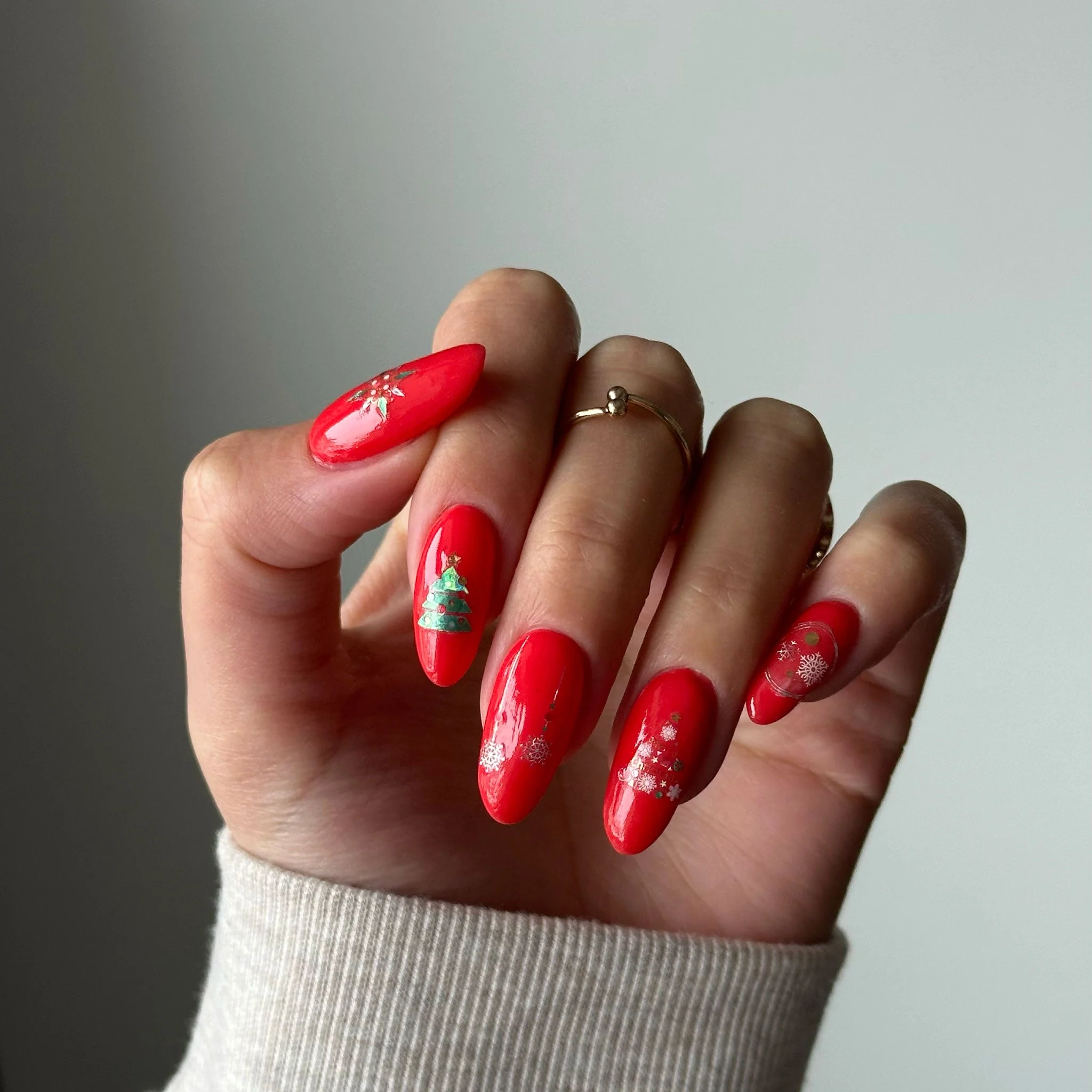 Holiday Hues - Mani Art - Image 4